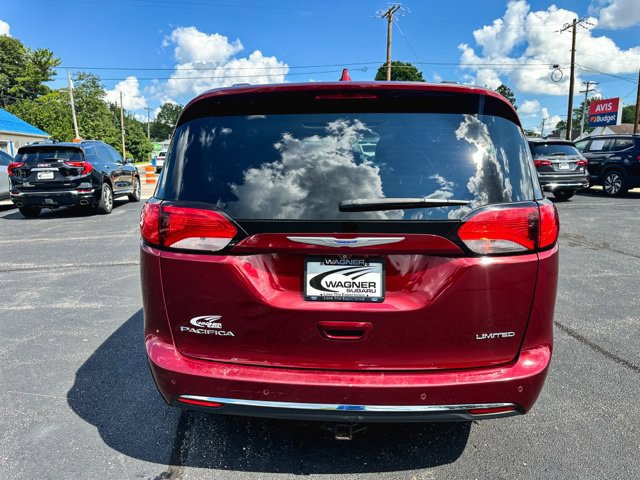 Used 2019 Chrysler Pacifica Limited w/ Tire & Wheel Group FWD image 7