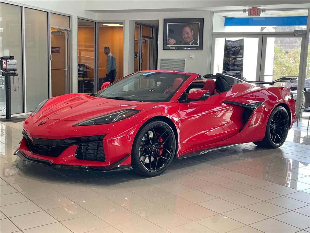 Used 2025 Chevrolet Corvette Z06 image 3