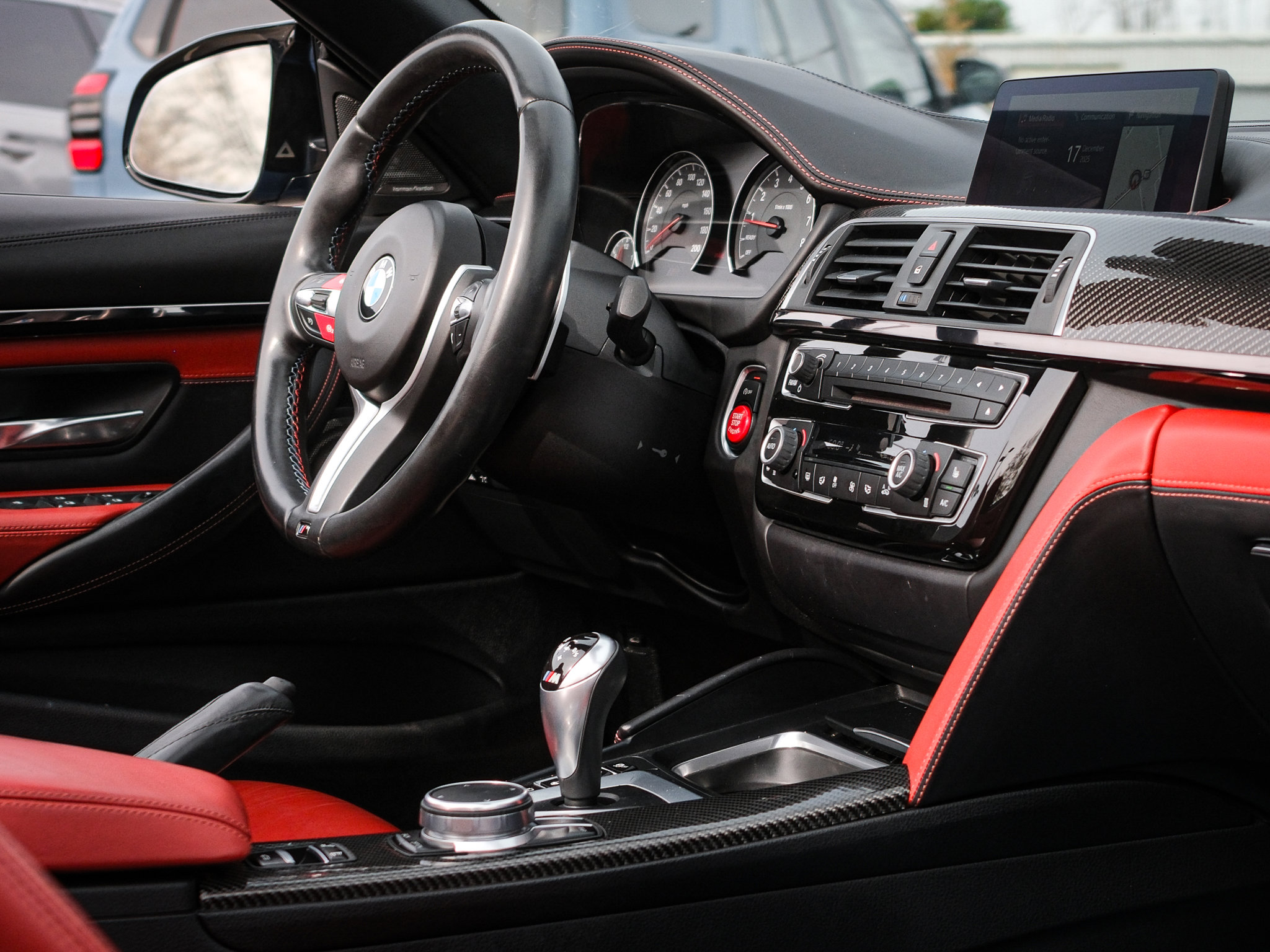 Used 2018 BMW M4 Convertible image 34