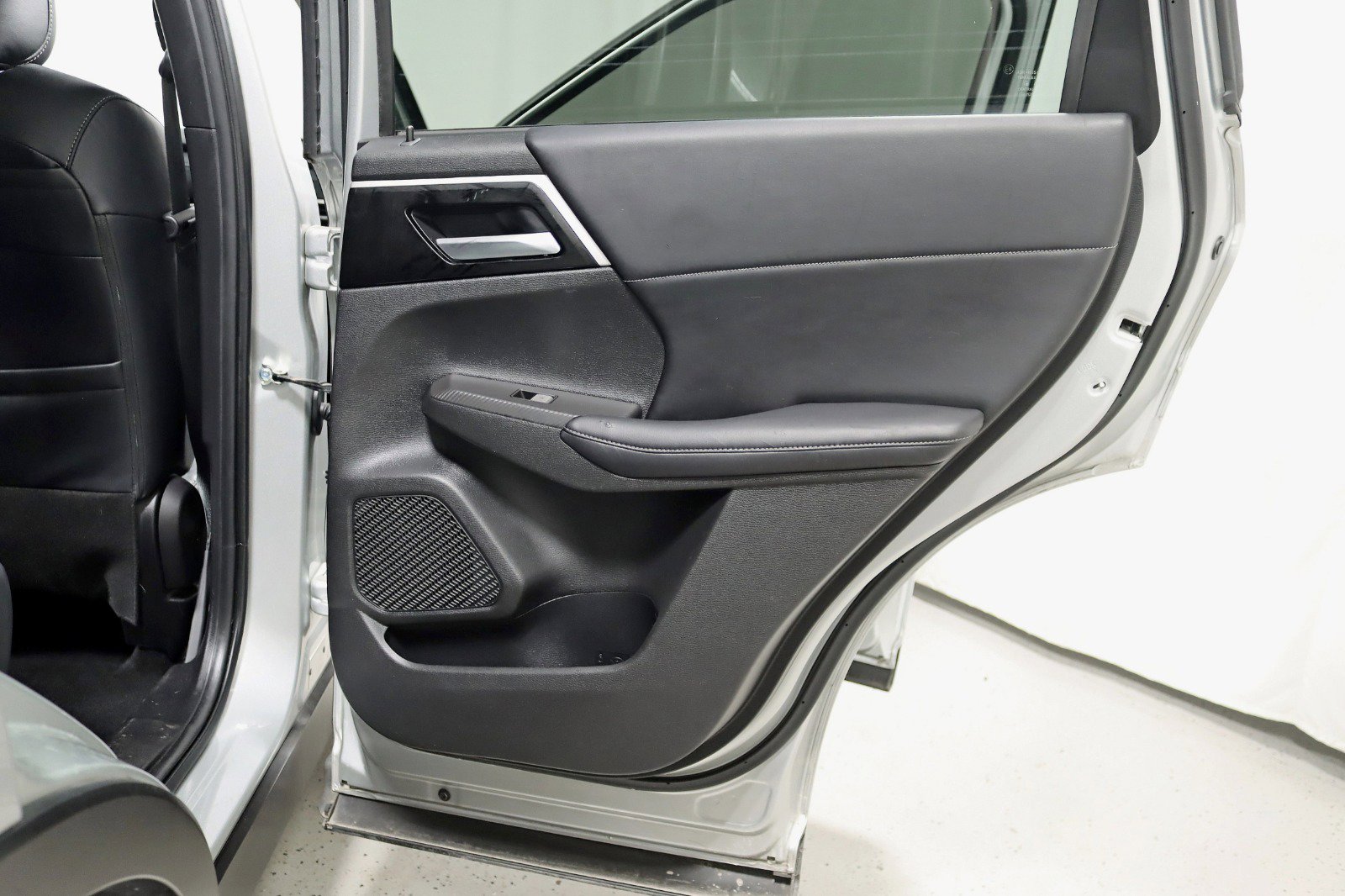 Used 2022 Mitsubishi Outlander SE image 32