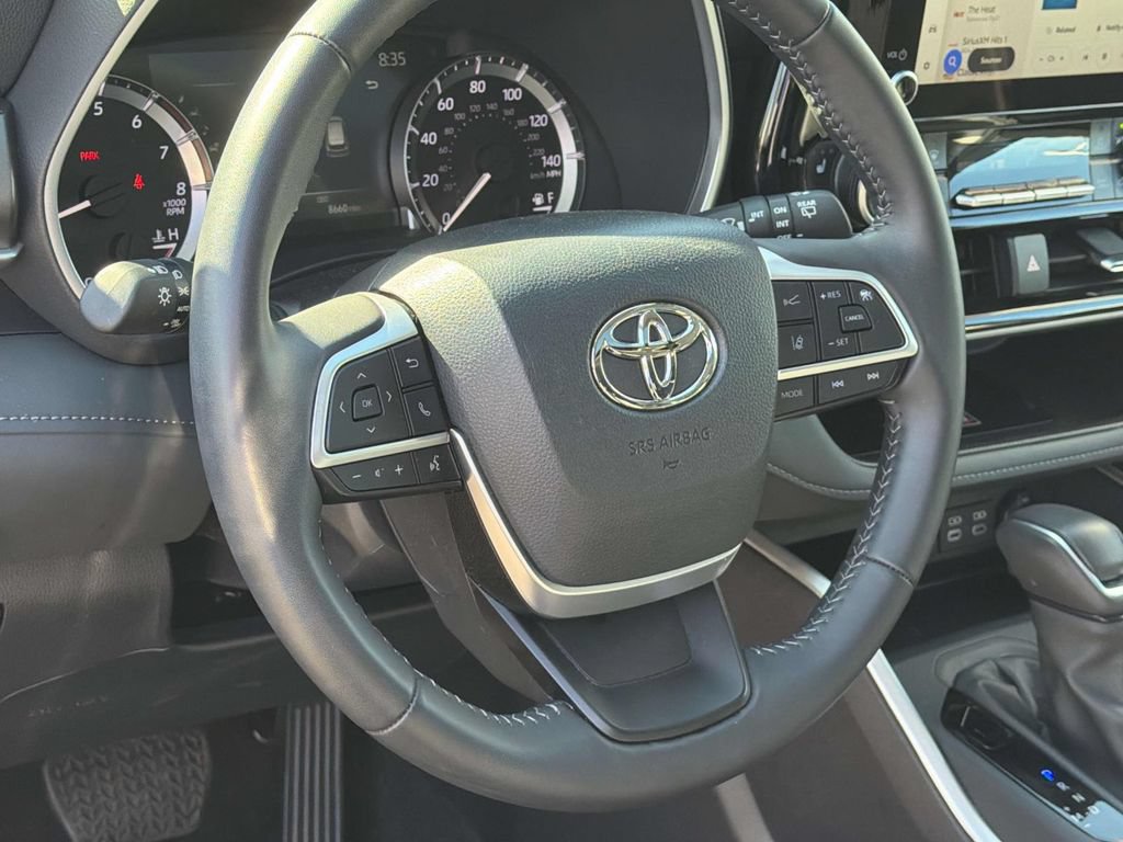 Certified 2026 Toyota Highlander XLE AWD/4WD image 10