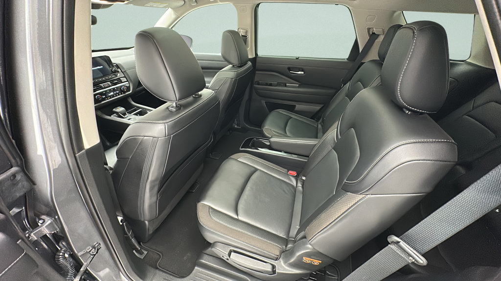 Used 2024 Nissan Pathfinder SL w/ SL Premium Package AWD/4WD image 9