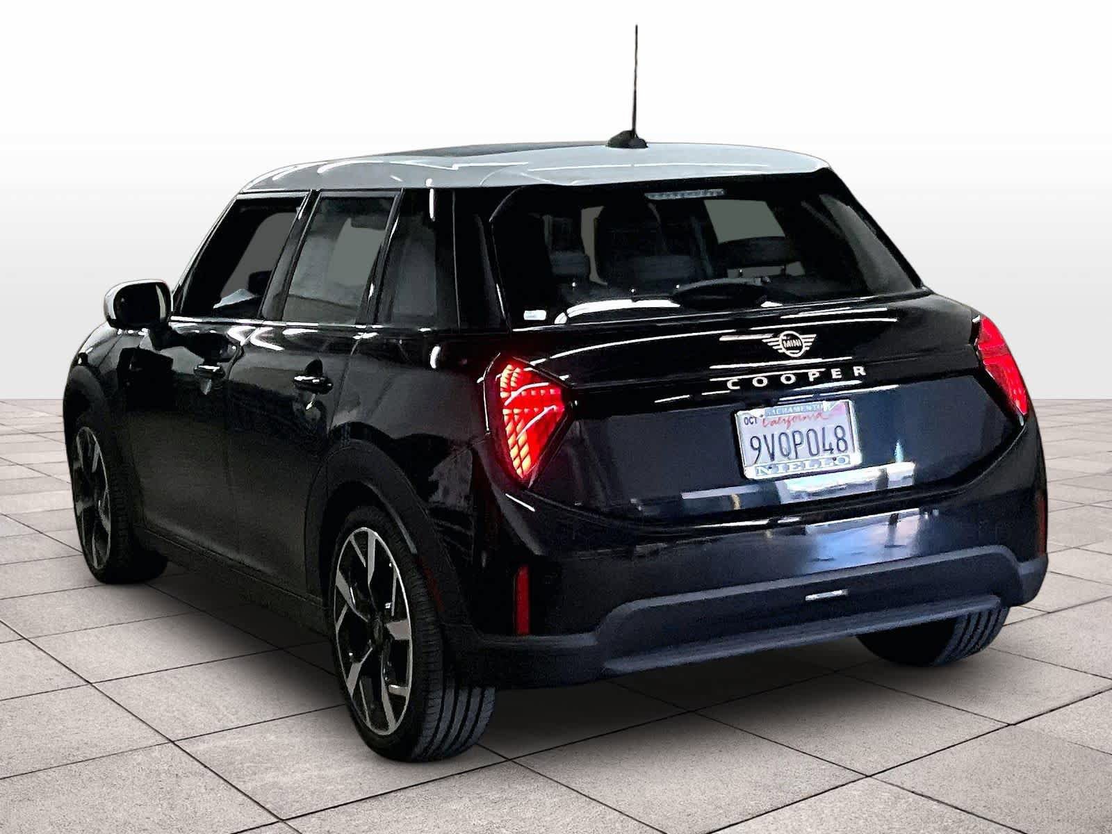 Used 2026 MINI Cooper 4-Door Hardtop FWD image 12