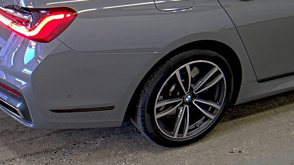 Used 2021 BMW 750i xDrive w/ Executive Package AWD/4WD image 11