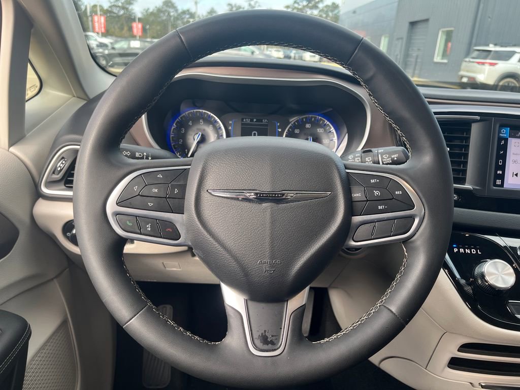 Used 2024 Chrysler Voyager LX image 15