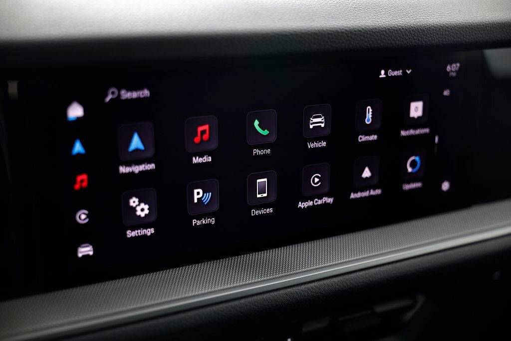 Certified 2024 Porsche Cayenne AWD/4WD image 38