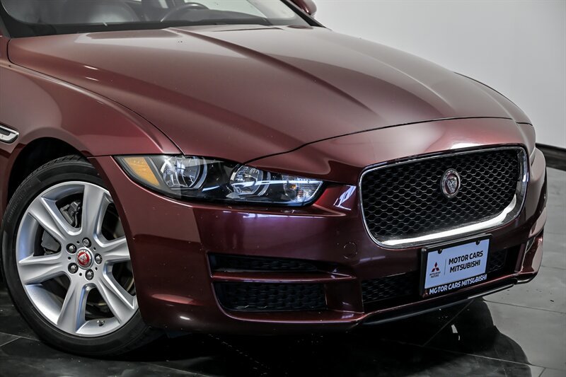 Used 2017 Jaguar XE Prestige AWD/4WD image 2