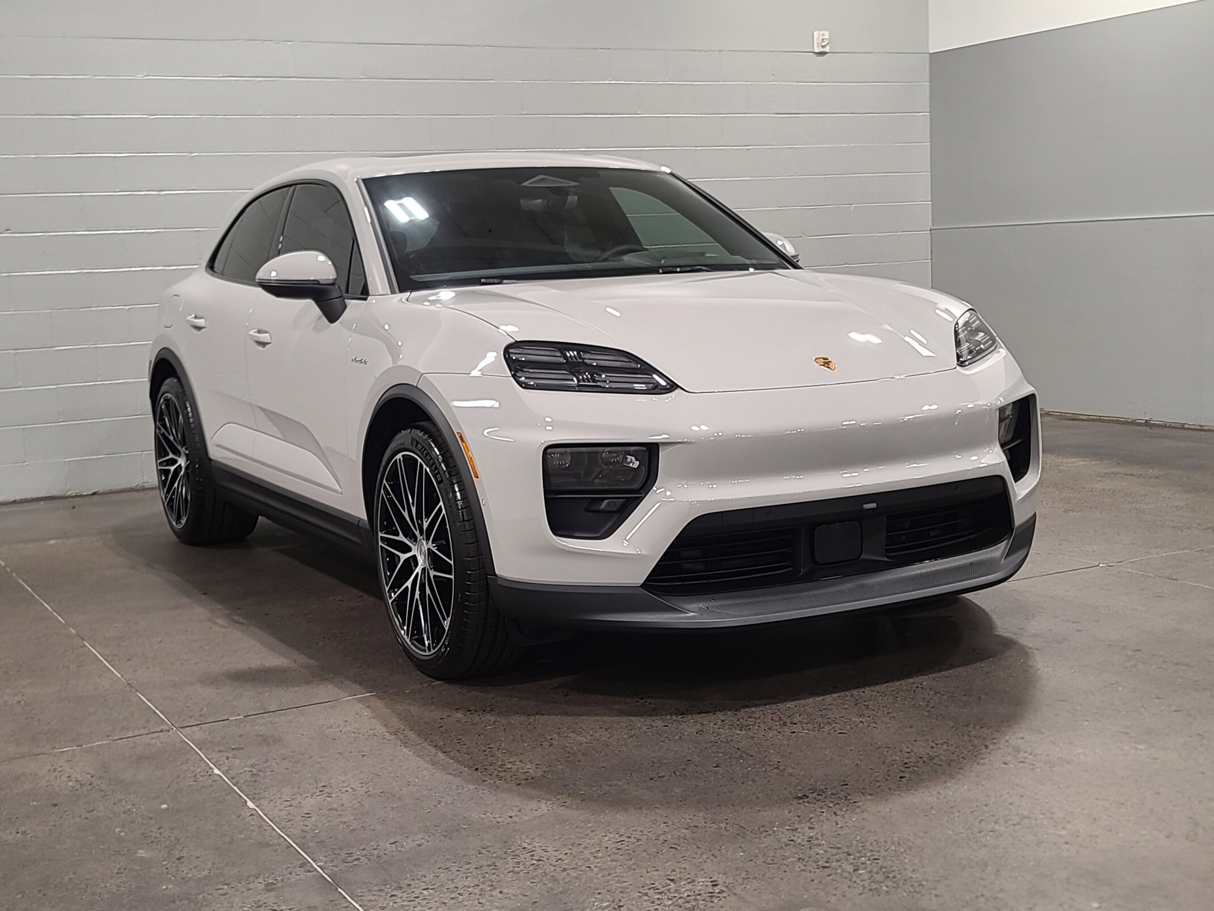 New 2026 Porsche Macan 4 Electric AWD/4WD image 9
