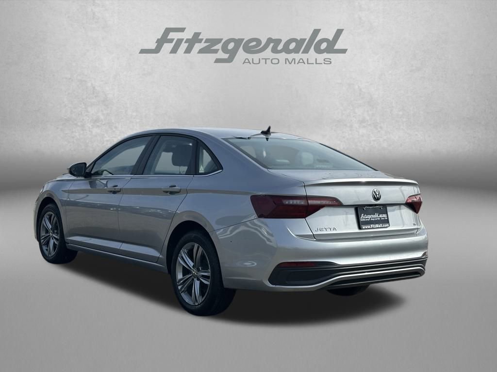 Used 2024 Volkswagen Jetta SE image 7