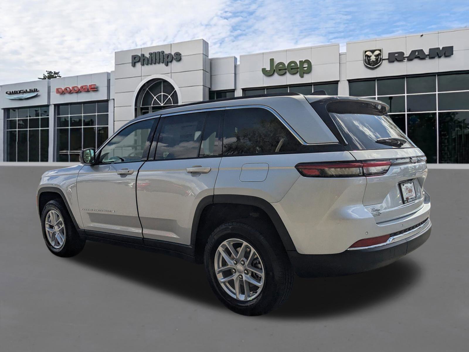 New 2026 Jeep Grand Cherokee 2WD image 5