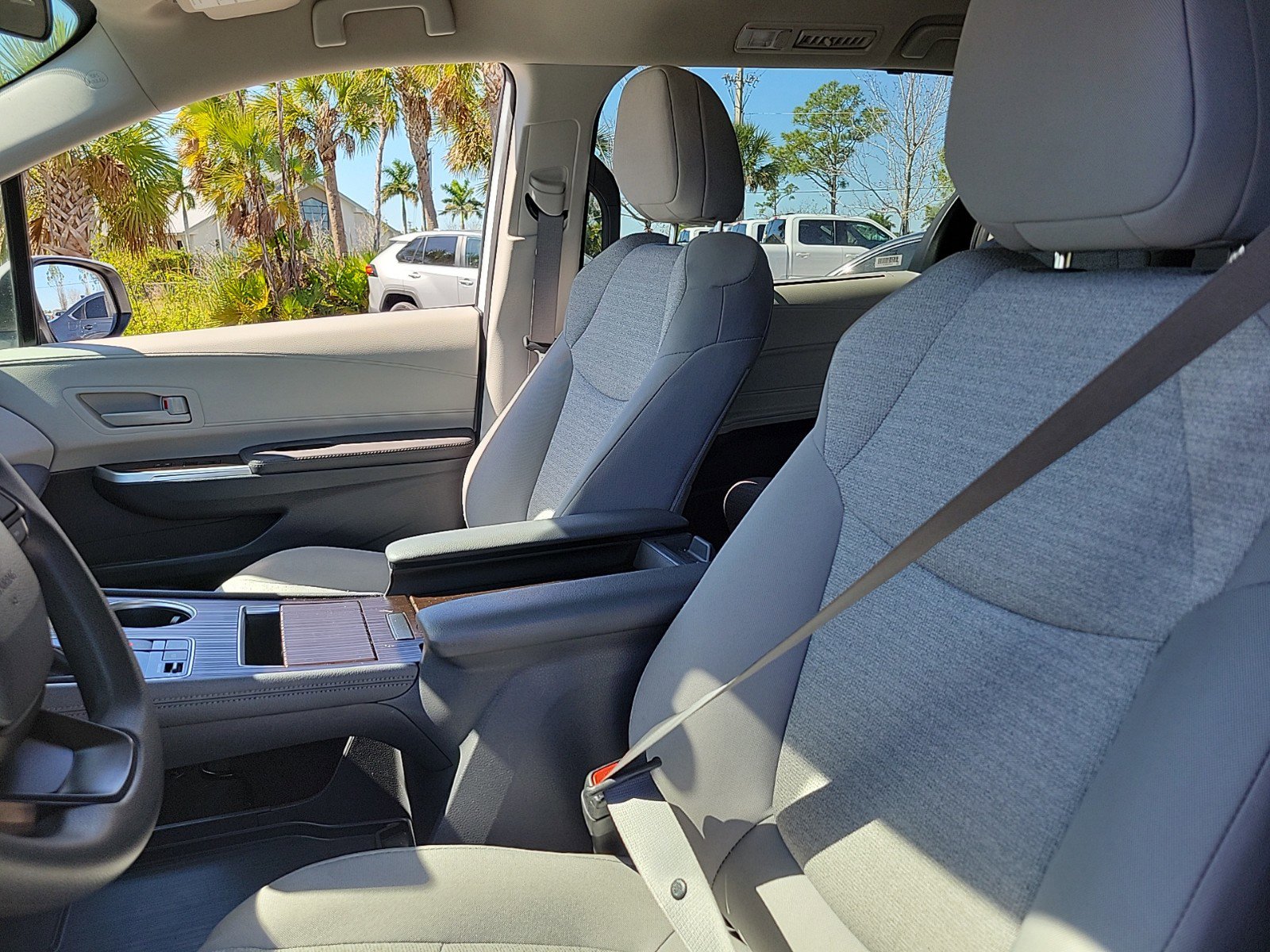 Used 2024 Toyota Sienna LE image 22