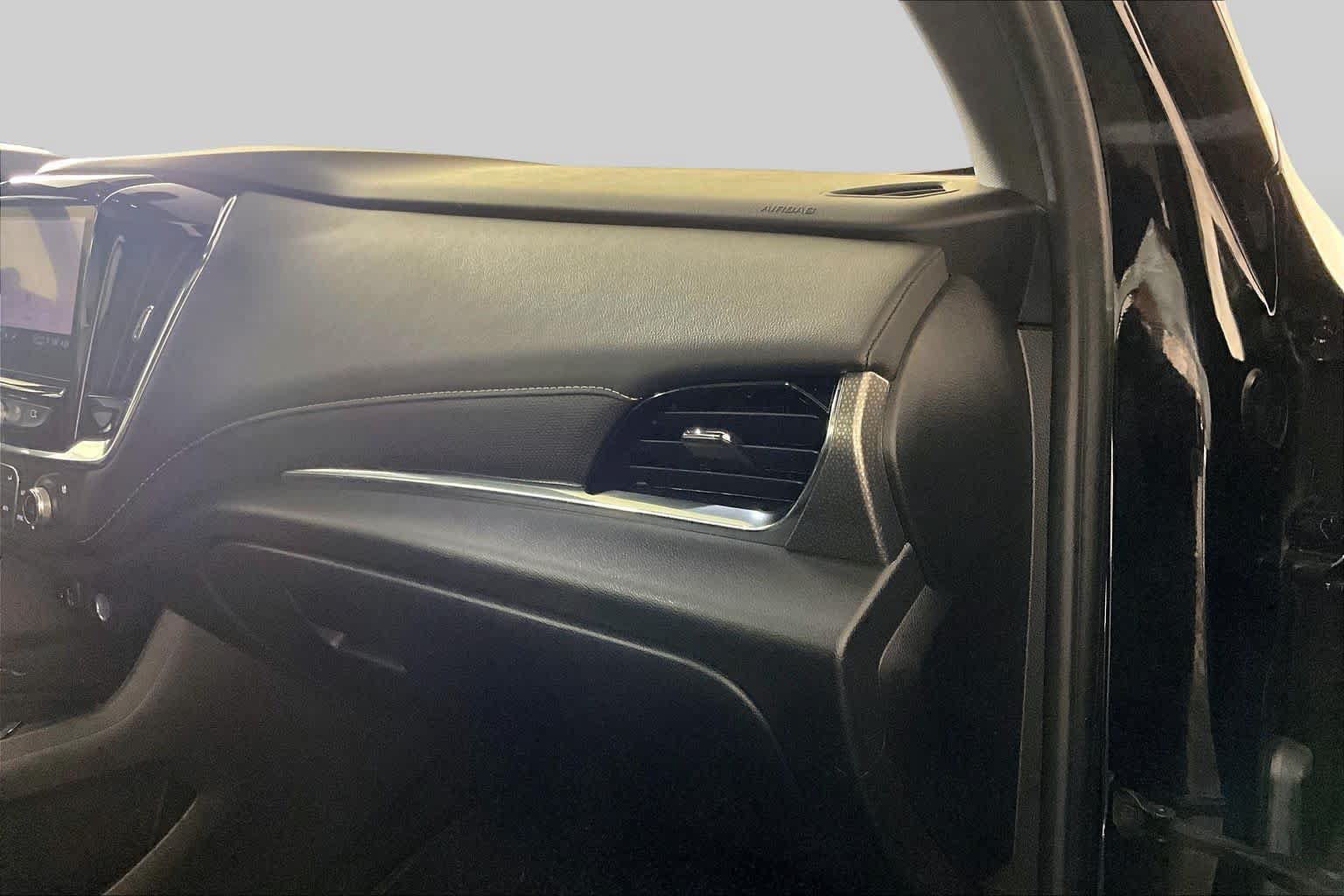 Used 2023 Chevrolet Traverse Premier w/ Redline Edition FWD image 17