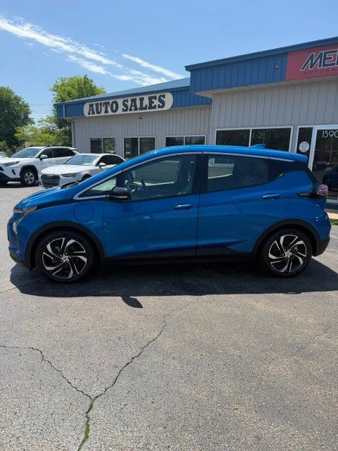 Used 2022 Chevrolet Bolt LT w/ Infotainment Package FWD image 3