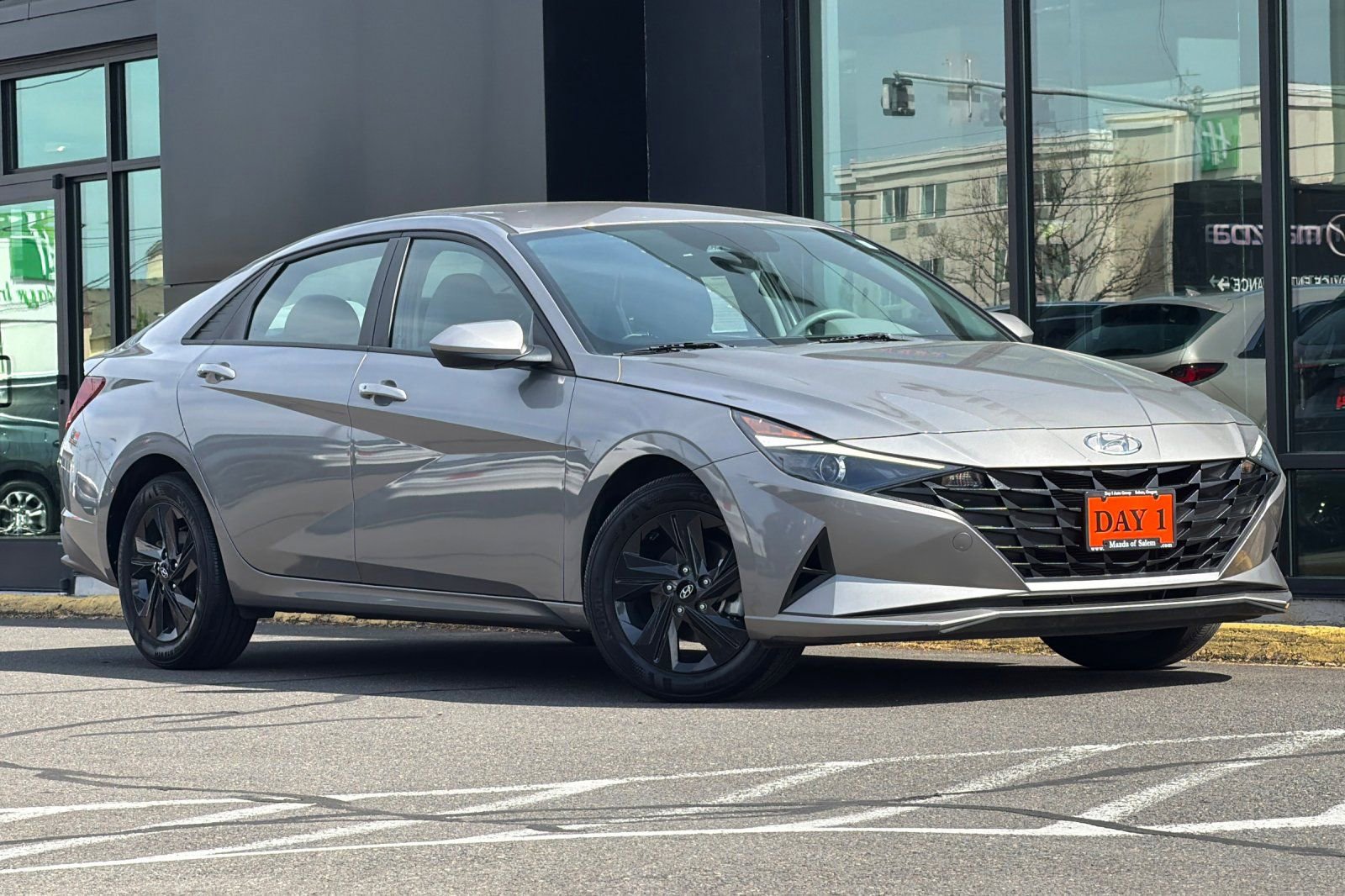 Used 2023 Hyundai Elantra SEL FWD image 2