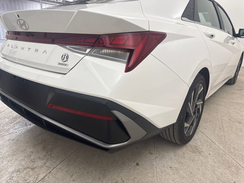 Used 2025 Hyundai Elantra Limited FWD image 20