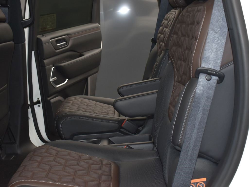 New 2026 Nissan Armada Platinum image 20