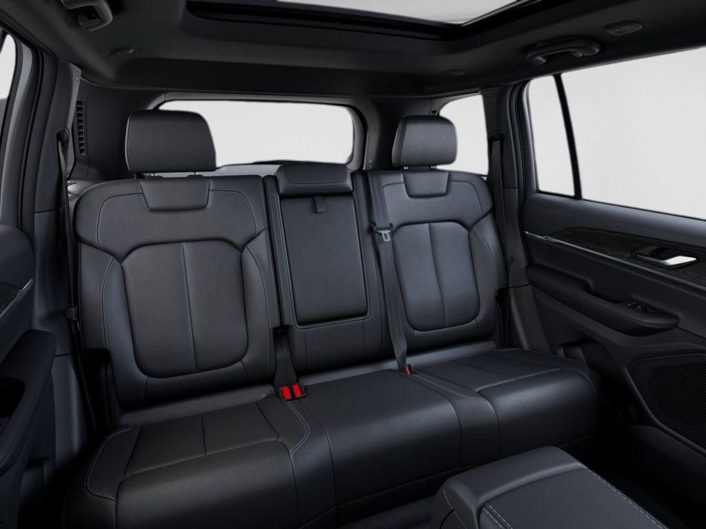 New 2025 Jeep Grand Cherokee Limited w/ Trailer Tow Package AWD/4WD image 15