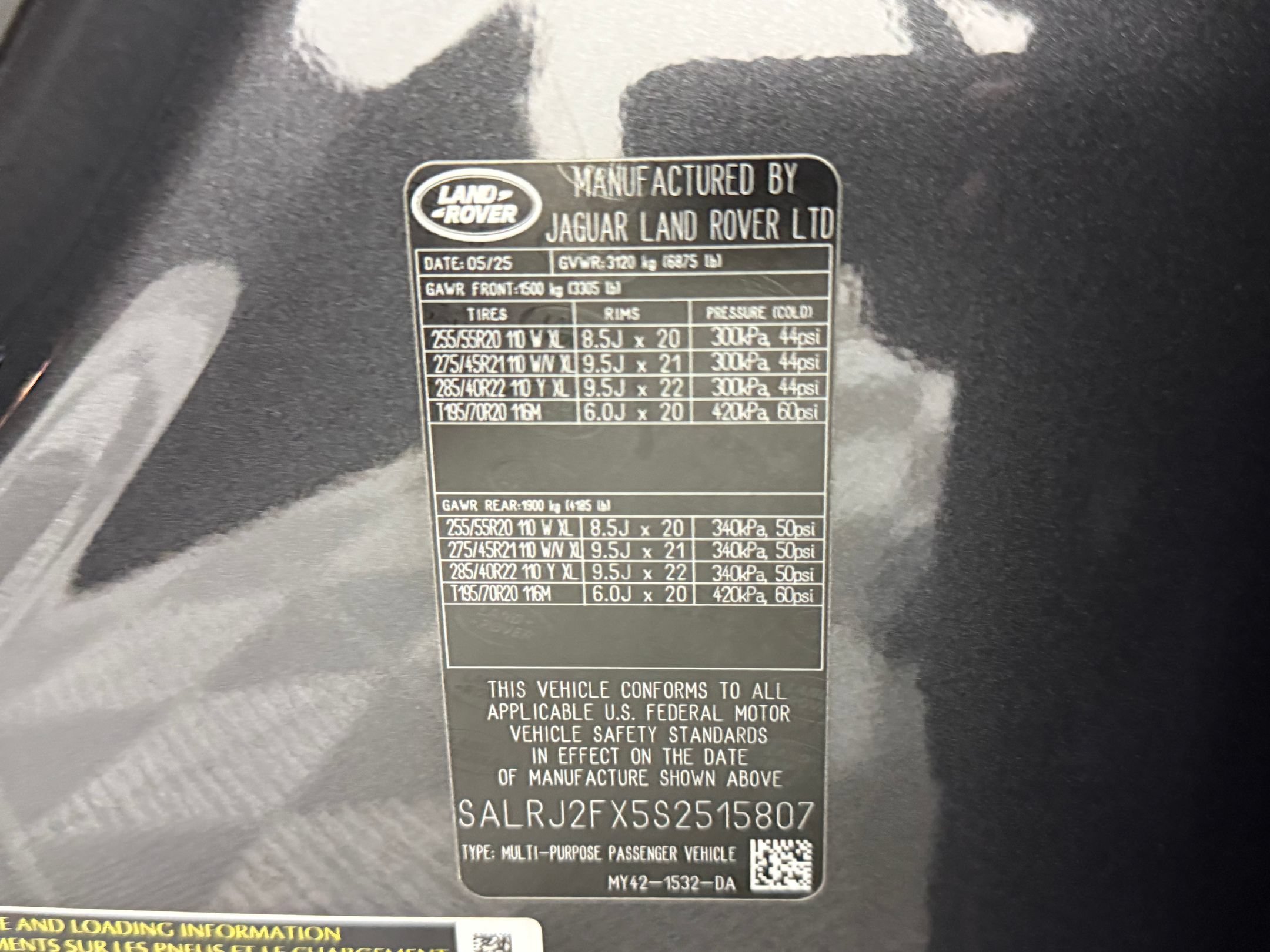 Used 2025 Land Rover Discovery S AWD/4WD image 20