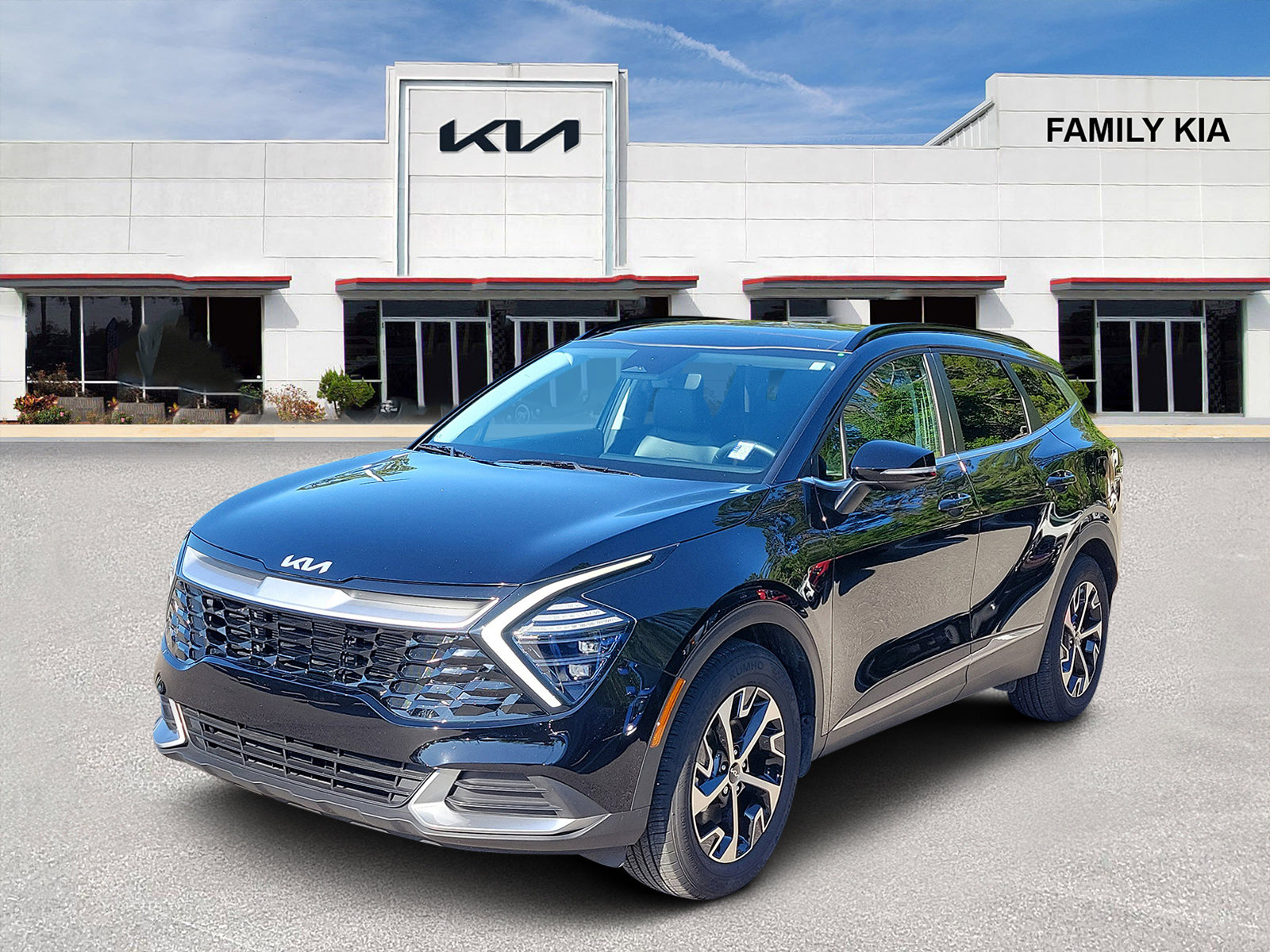 Certified 2025 Kia Sportage EX w/ Premium Package FWD image 3