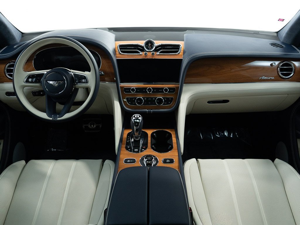 Used 2025 Bentley Bentayga image 28