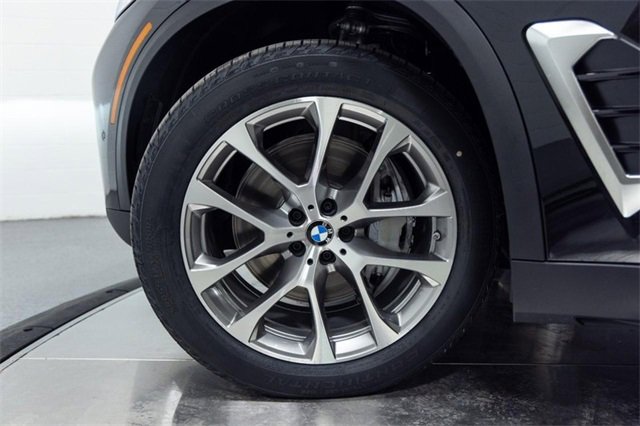 New 2026 BMW X5 xDrive50e w/ Climate Comfort Package image 26
