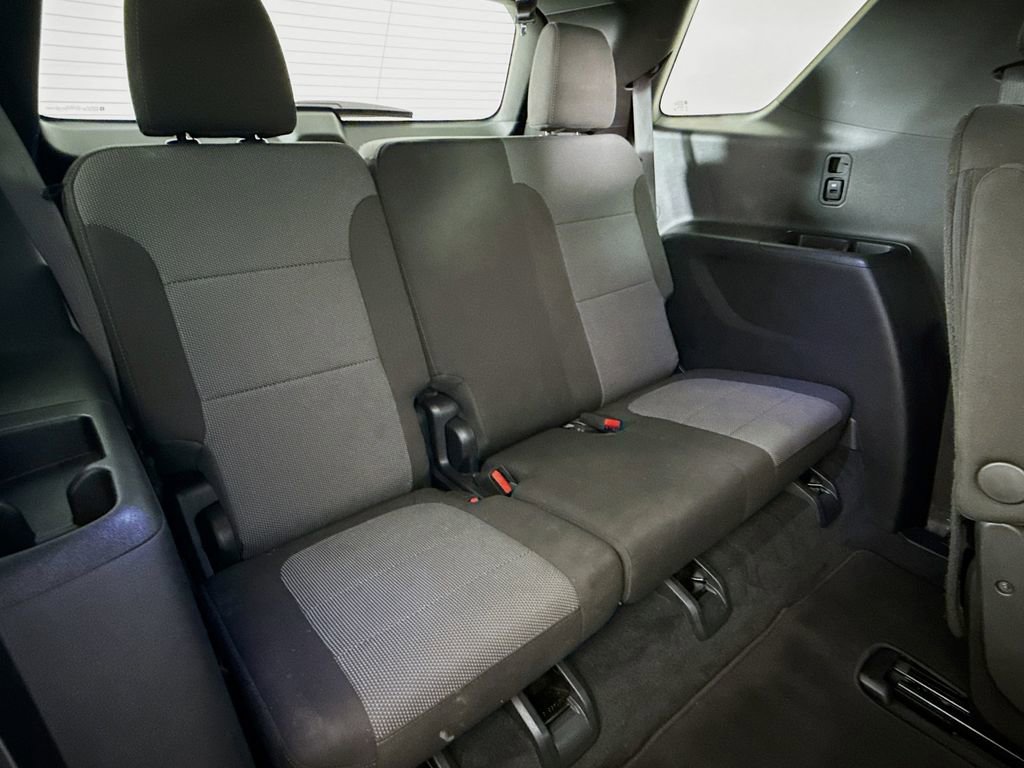 Used 2023 Chevrolet Traverse LT w/ Rear Camera Mirror Package image 28