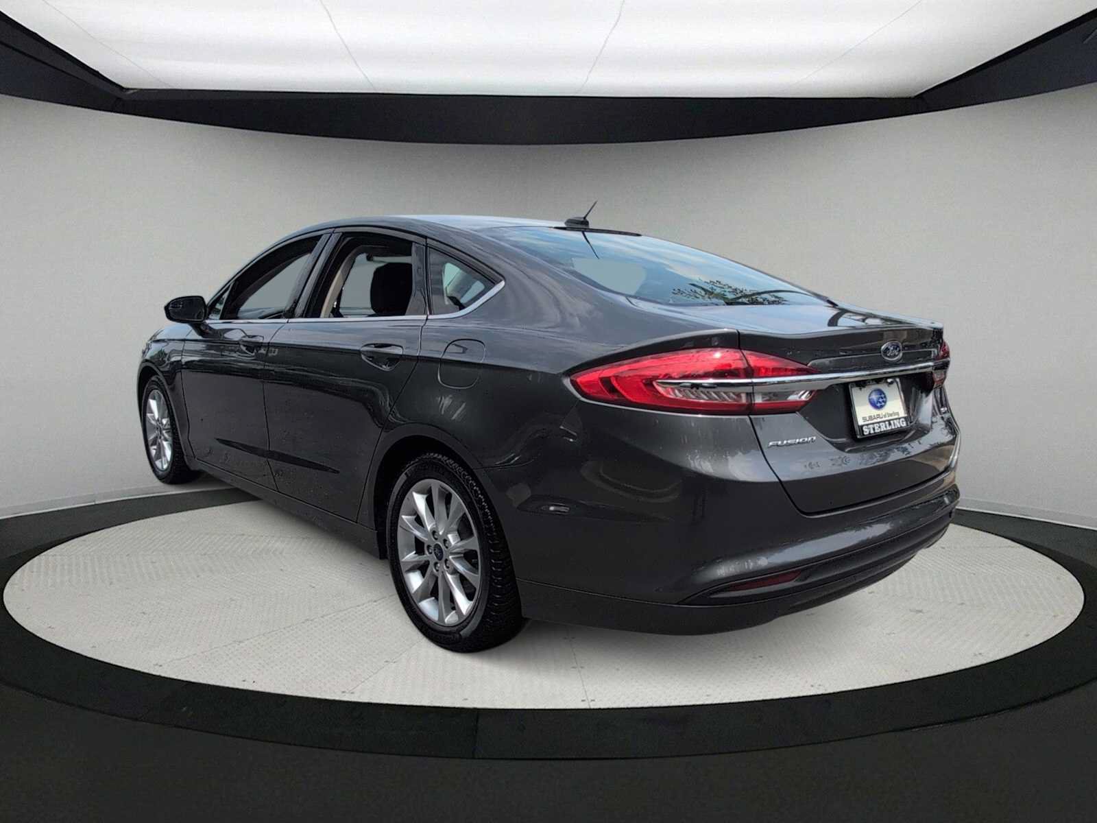 Used 2017 Ford Fusion SE FWD image 6