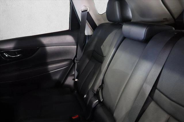 Used 2020 Nissan Rogue SL w/ Premium Package image 25