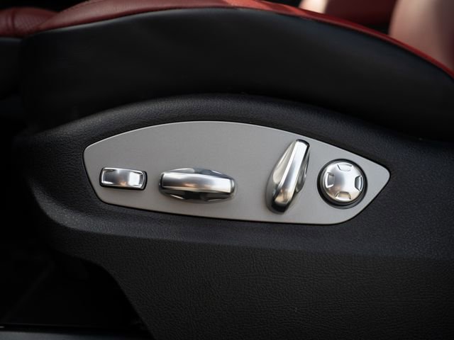 Certified 2025 Porsche Macan image 20