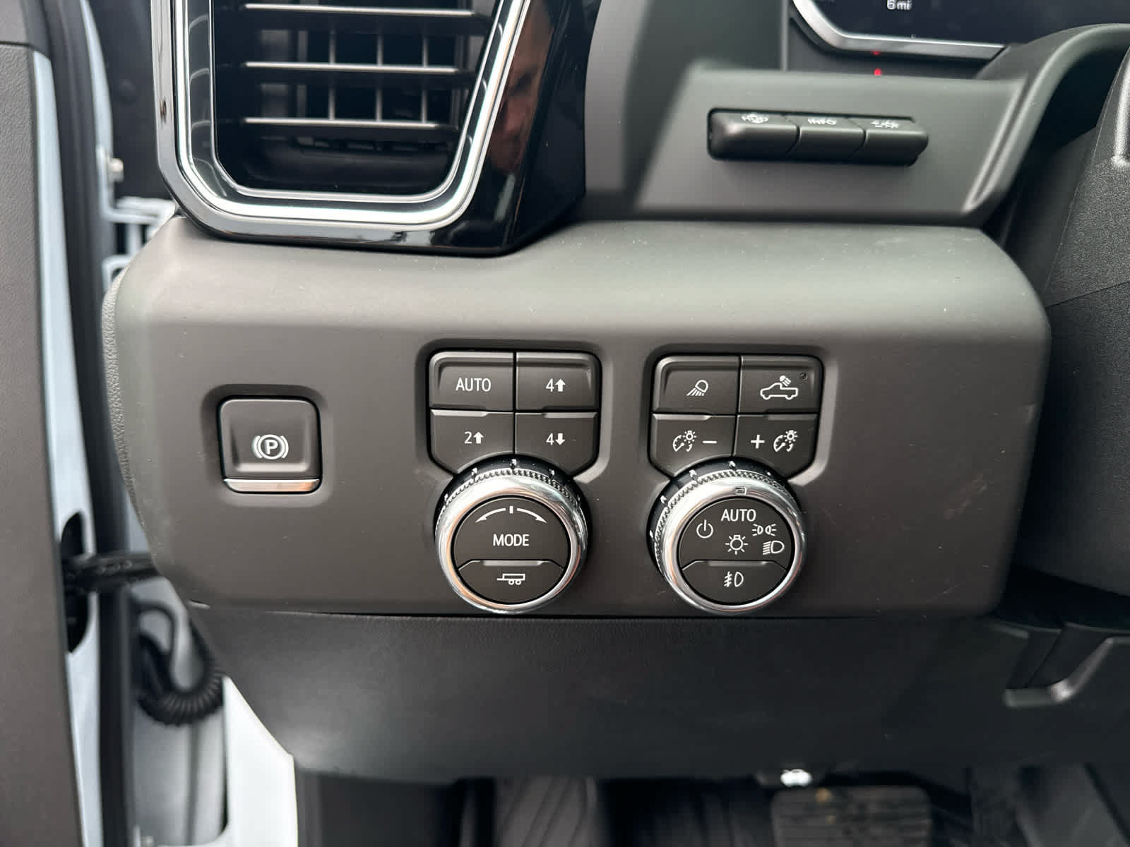 New 2026 GMC Sierra 3500 Denali Ultimate w/ LPO, Black Badging Package AWD/4WD image 16