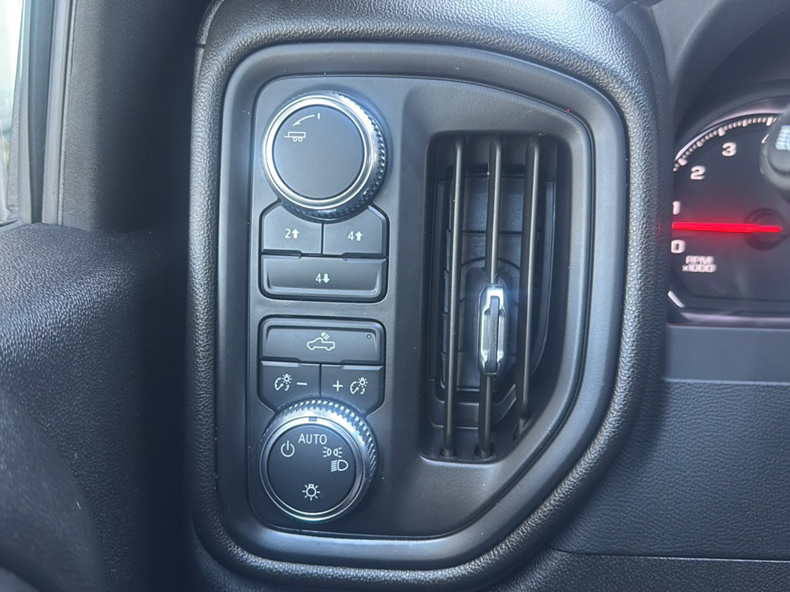 Used 2024 GMC Sierra 2500 Pro w/ Convenience Package AWD/4WD image 34