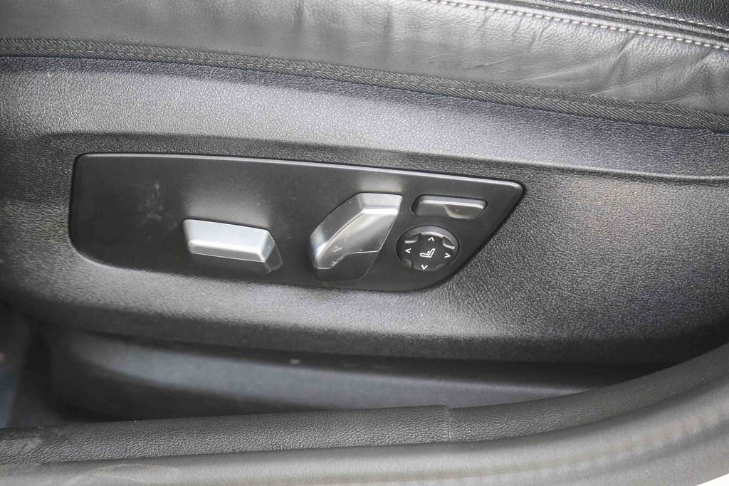 Certified 2023 BMW 530e w/ M Sport Package RWD image 18