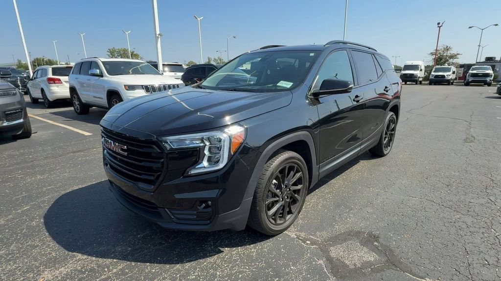 Used 2024 GMC Terrain SLT w/ Infotainment Package II AWD/4WD image 4