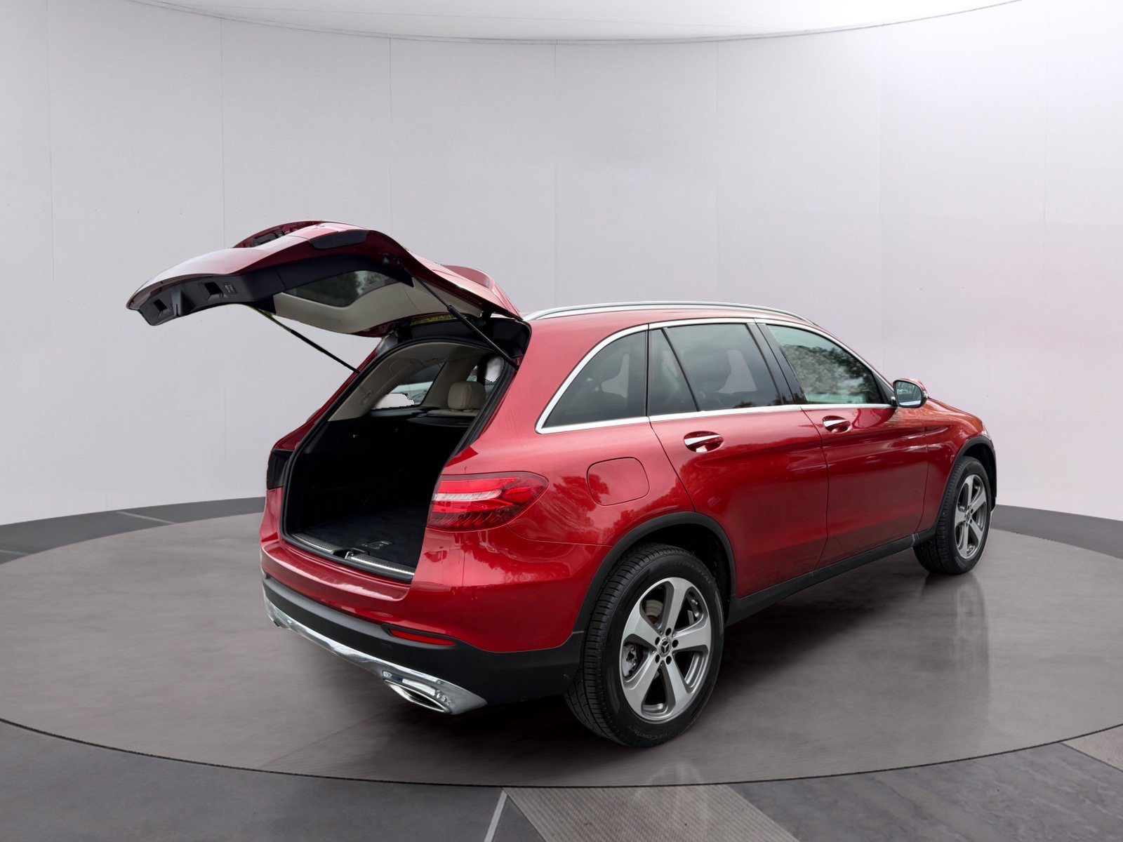 Used 2018 Mercedes-Benz GLC 300 4MATIC image 5