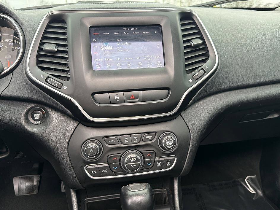 Used 2020 Jeep Cherokee Latitude Plus w/ Cold Weather Group image 16