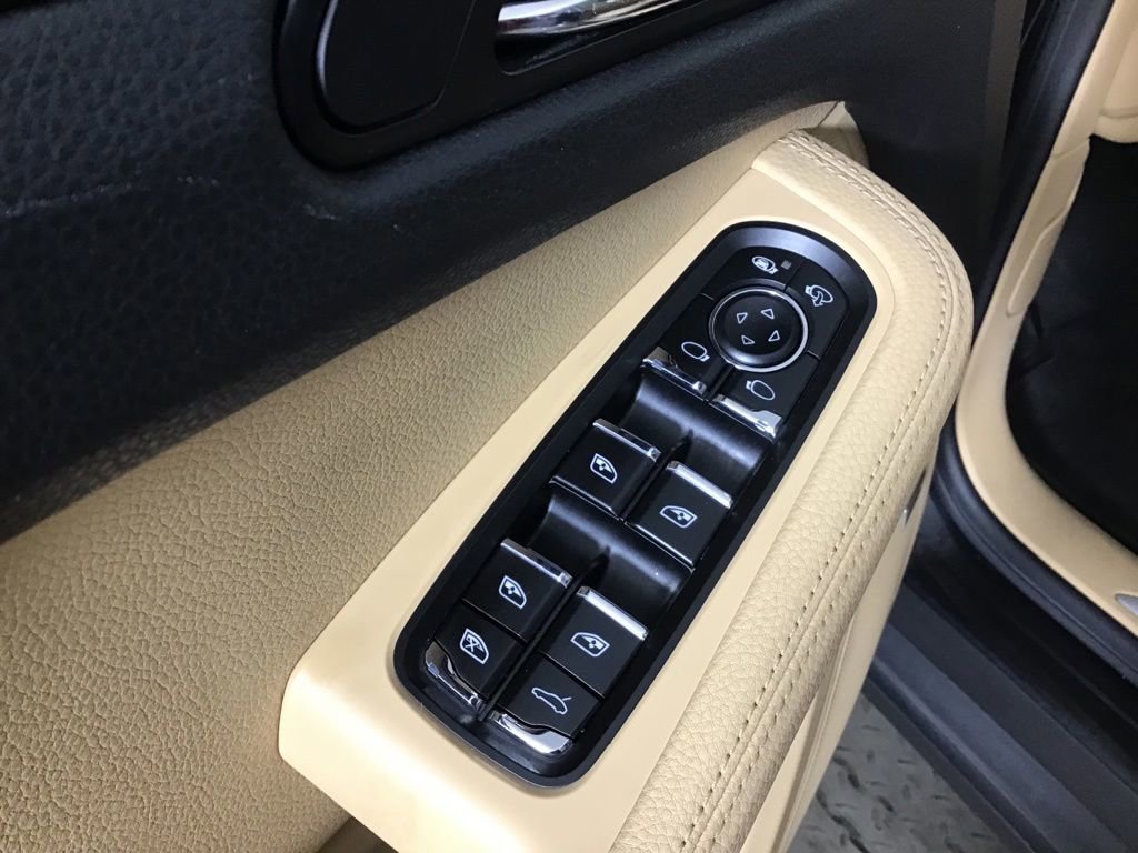 Certified 2017 Porsche Macan S AWD/4WD image 32