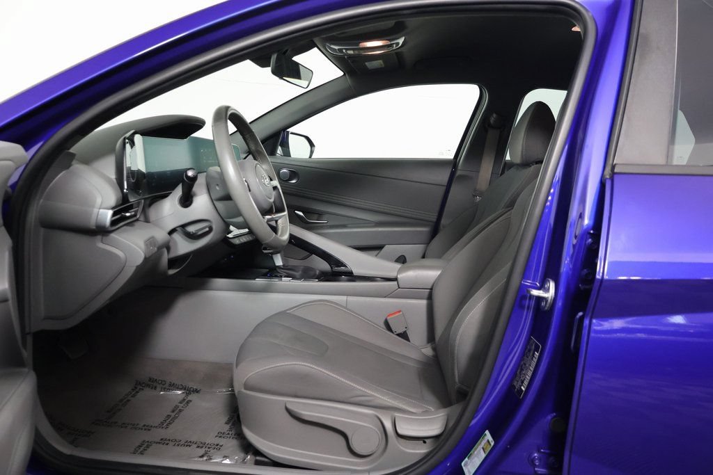 Used 2023 Hyundai Elantra SEL w/ Convenience Package FWD image 10