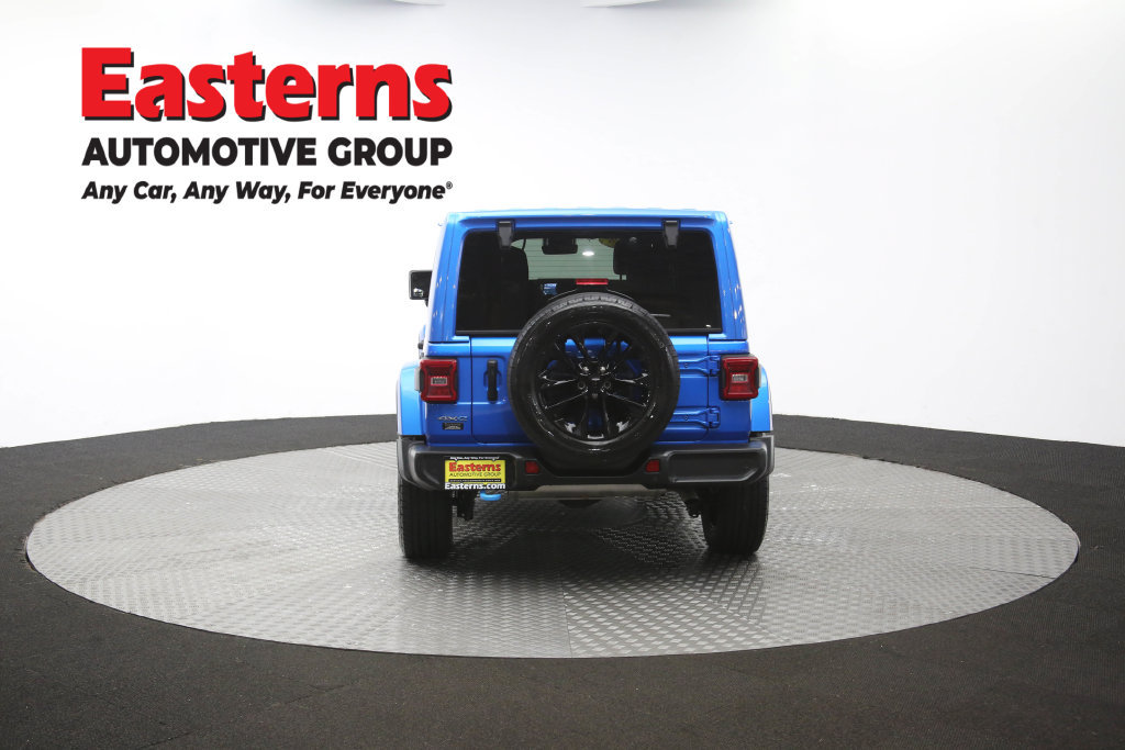 Used 2024 Jeep Wrangler Unlimited Sahara w/ Technology Group AWD/4WD image 39