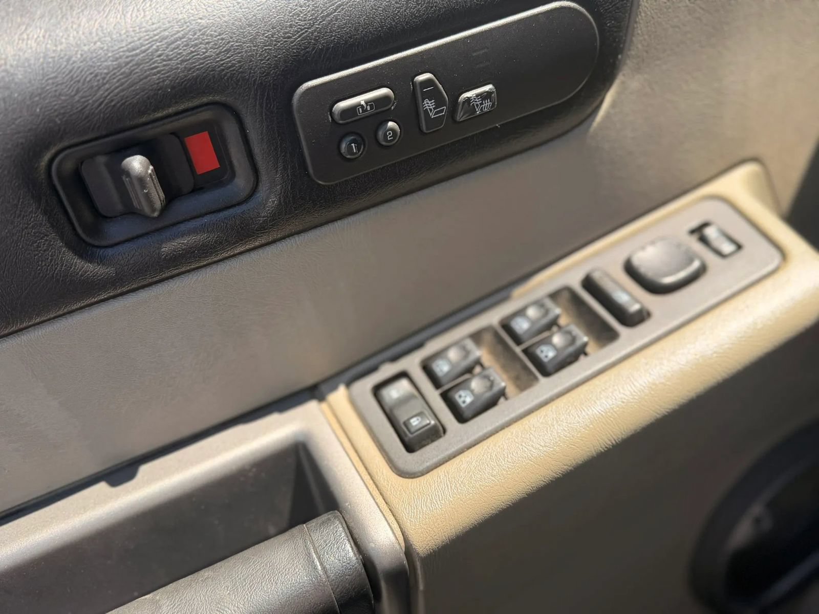 Used 2003 HUMMER H2 w/ Preferred Equipment Group AWD/4WD image 14
