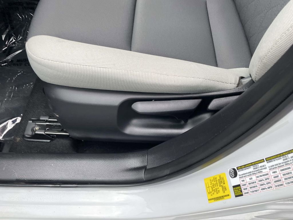 Used 2025 Toyota Corolla LE image 29