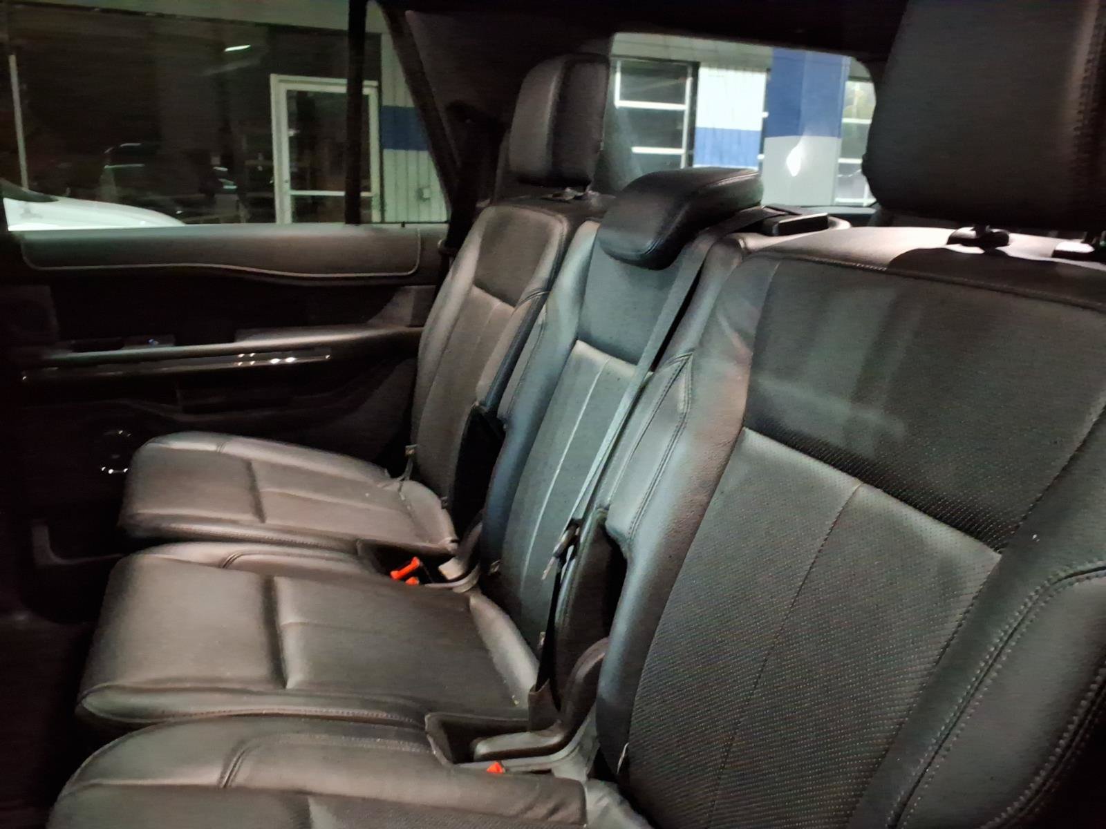 Used 2018 Ford Expedition XLT w/ Equipment Group 202A AWD/4WD image 14