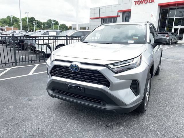 Used 2024 Toyota RAV4 LE AWD/4WD image 4