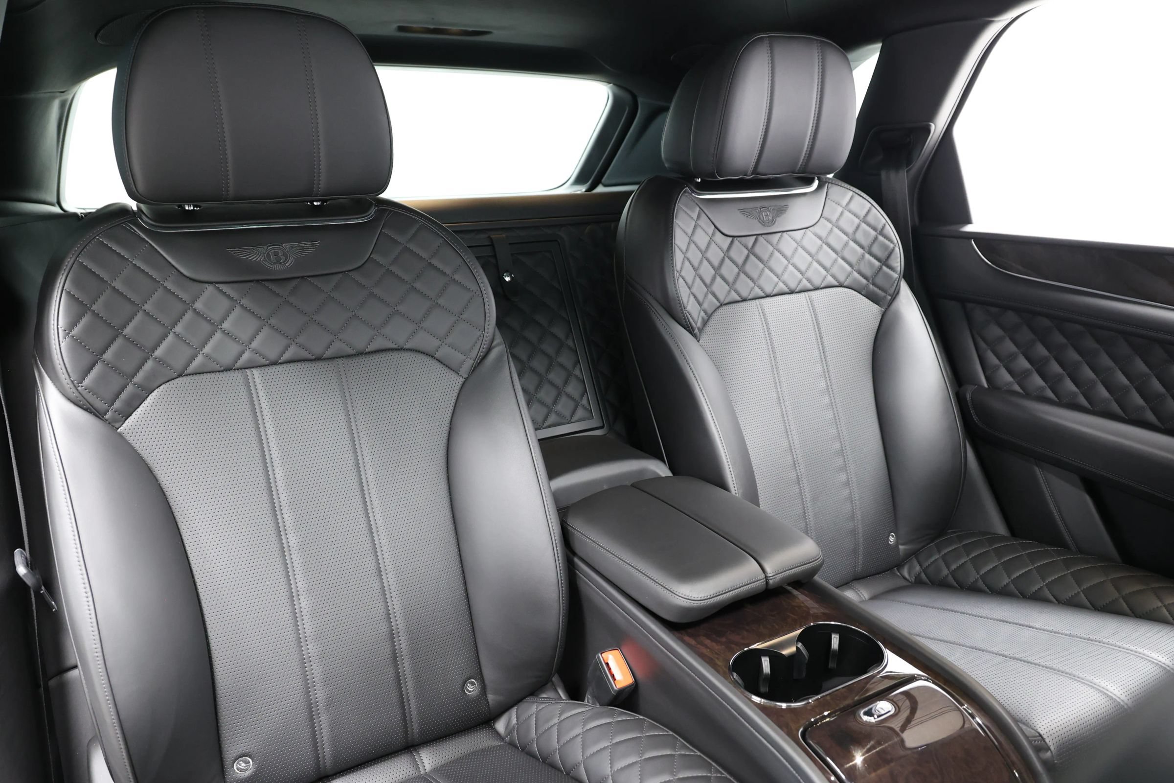 Used 2020 Bentley Bentayga Plug-In Hybrid AWD/4WD image 86