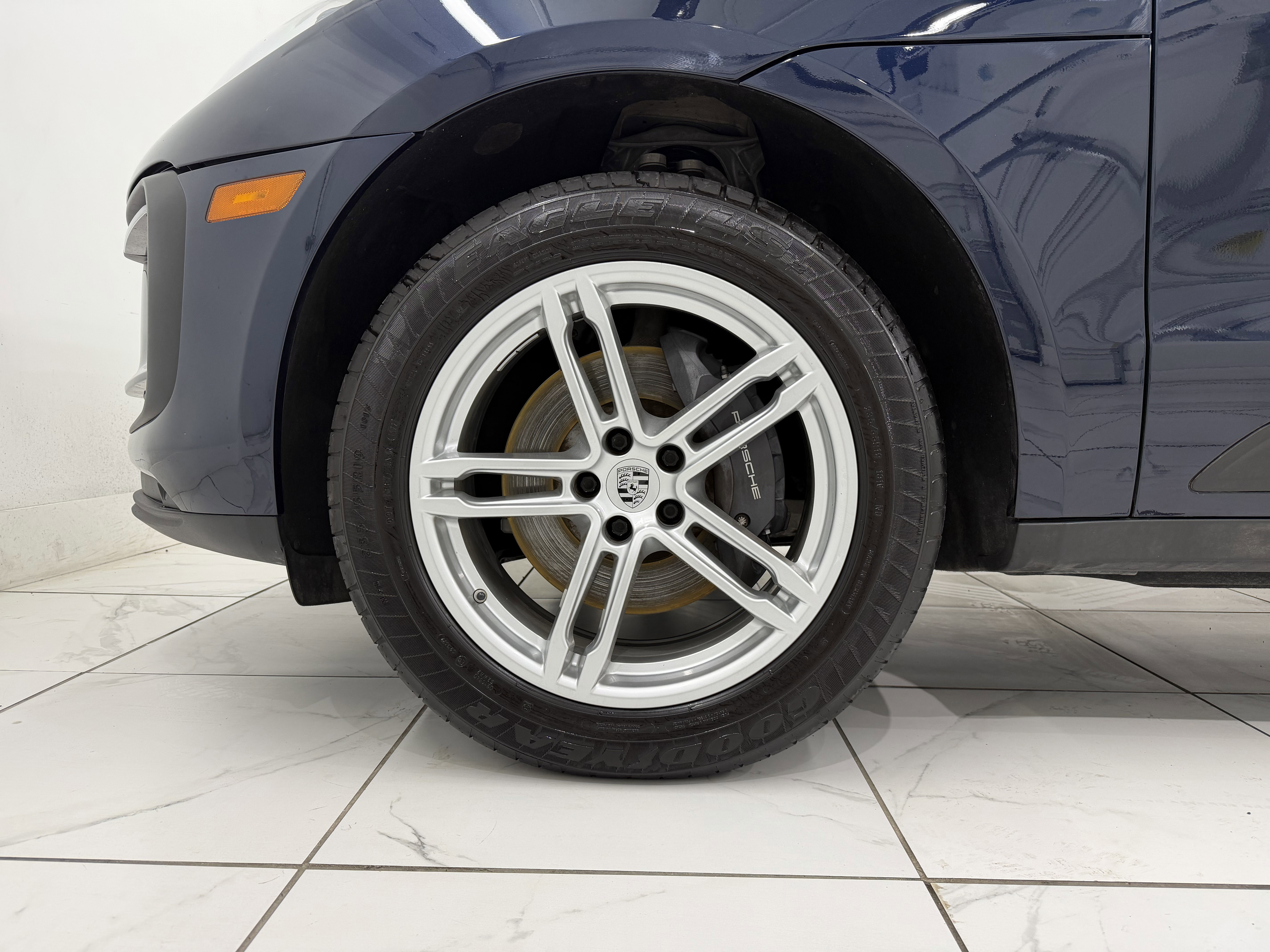 Certified 2022 Porsche Macan image 16