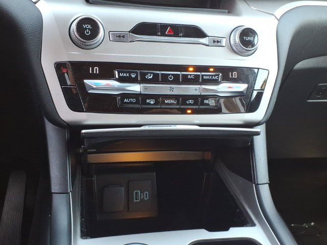 Used 2021 Ford Explorer XLT AWD/4WD image 23
