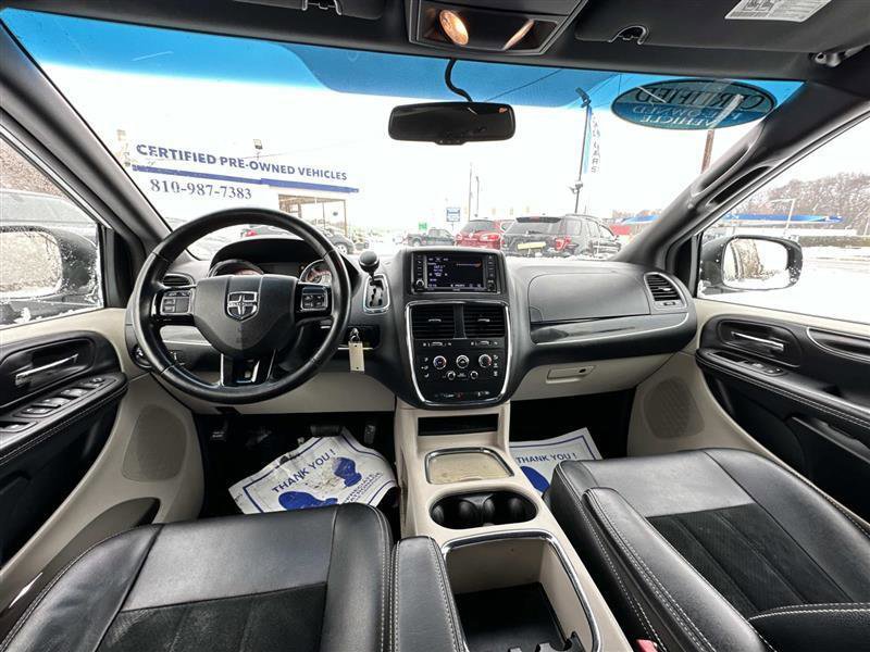 Used 2018 Dodge Grand Caravan SXT image 11