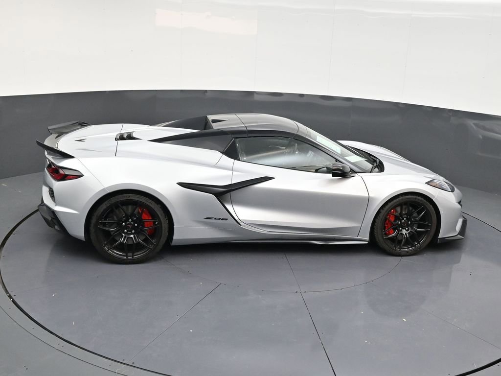 Used 2026 Chevrolet Corvette Z06 w/ Stealth Interior Trim Package RWD image 17