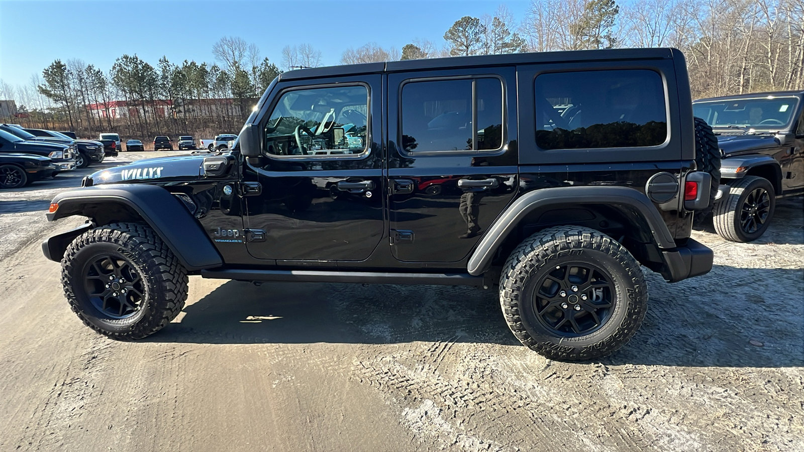 Used 2025 Jeep Wrangler Willys image 11