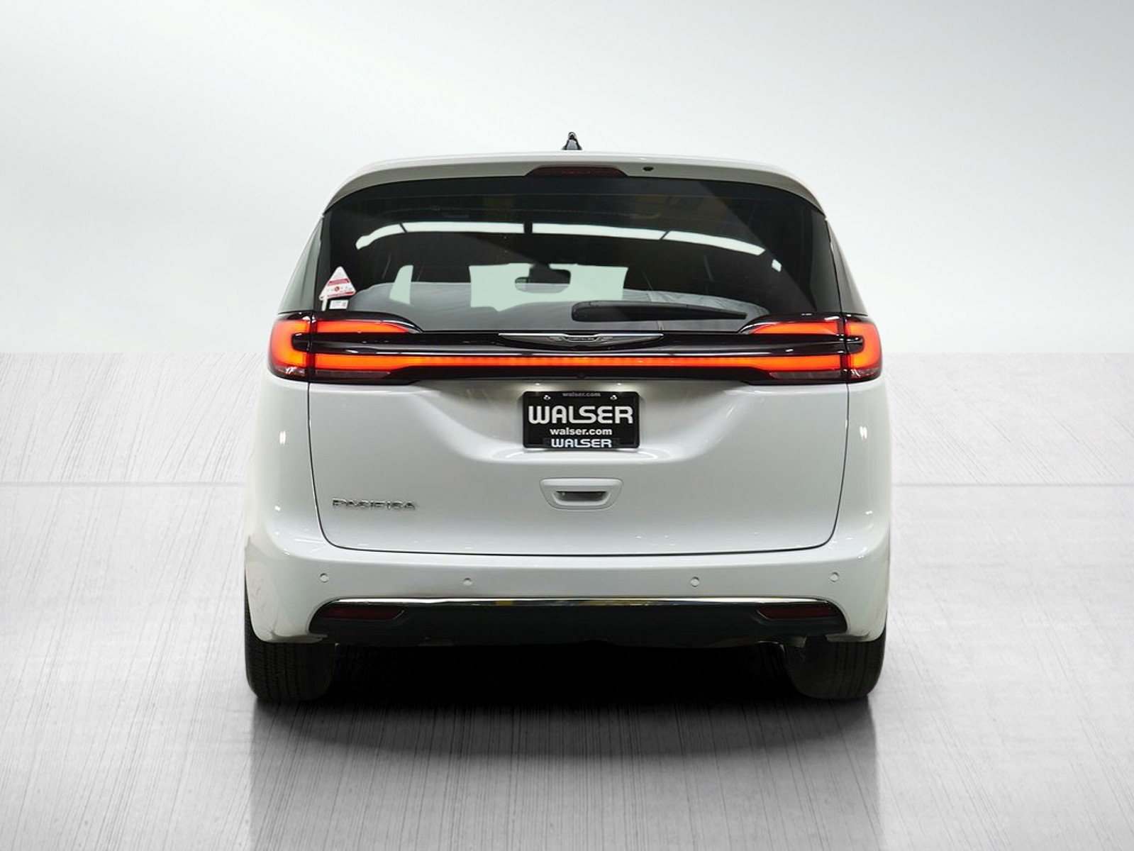 Used 2025 Chrysler Pacifica Select FWD image 4