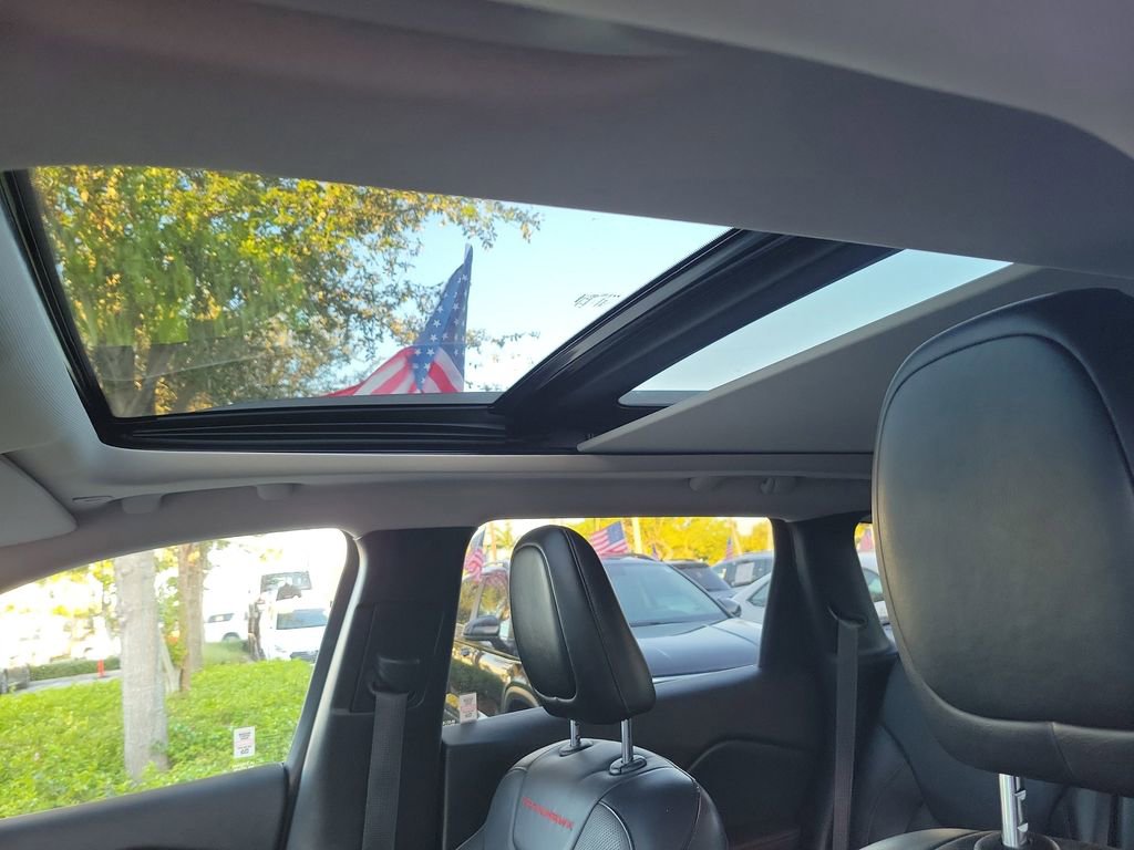 Used 2018 Jeep Cherokee Trailhawk image 15